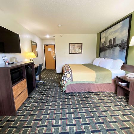 Super 8 By Wyndham Newport News/Jefferson Ave. Hotel Екстериор снимка