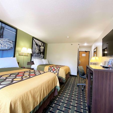 Super 8 By Wyndham Newport News/Jefferson Ave. Hotel Екстериор снимка