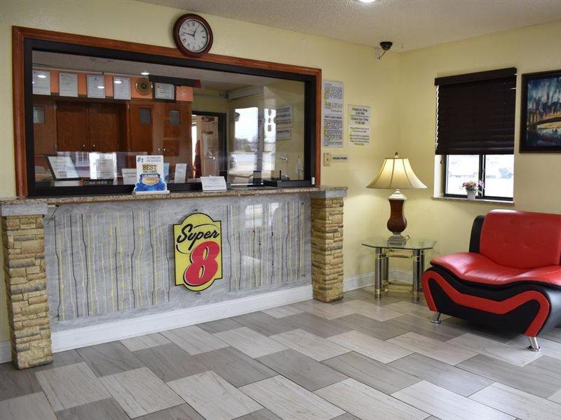 Super 8 By Wyndham Newport News/Jefferson Ave. Hotel Екстериор снимка