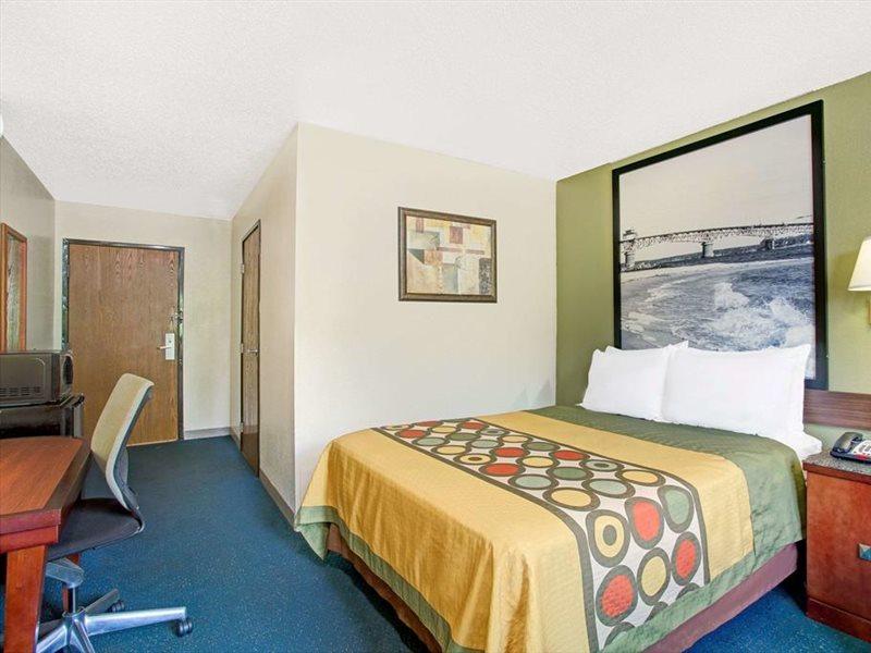 Super 8 By Wyndham Newport News/Jefferson Ave. Hotel Екстериор снимка