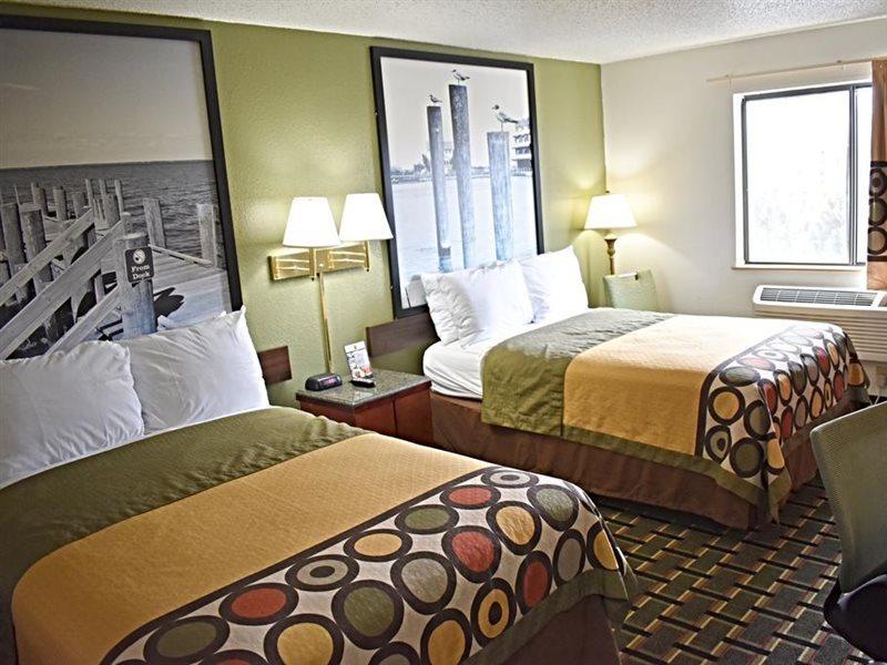 Super 8 By Wyndham Newport News/Jefferson Ave. Hotel Екстериор снимка
