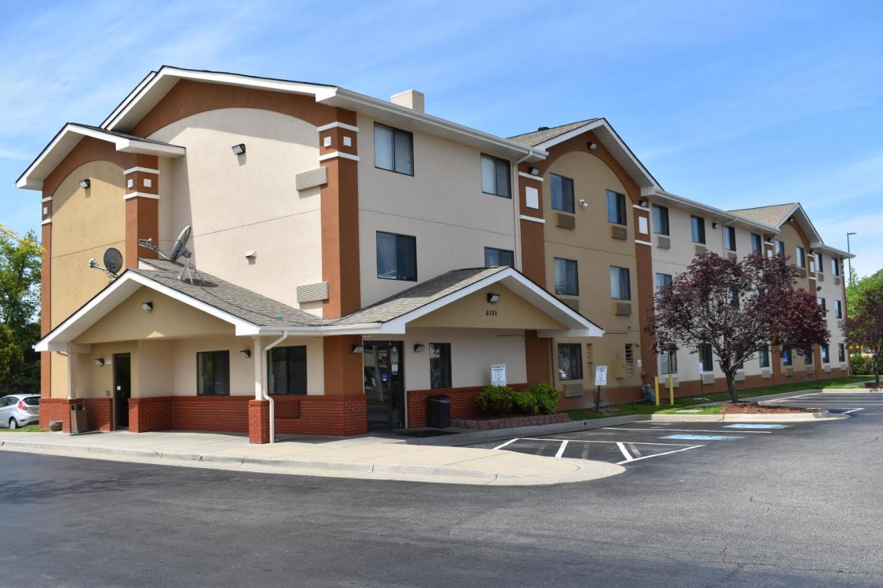 Super 8 By Wyndham Newport News/Jefferson Ave. Hotel Екстериор снимка