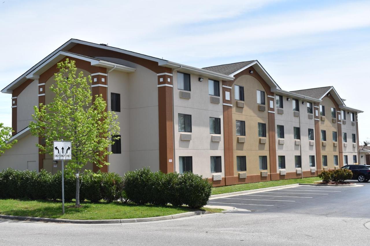 Super 8 By Wyndham Newport News/Jefferson Ave. Hotel Екстериор снимка