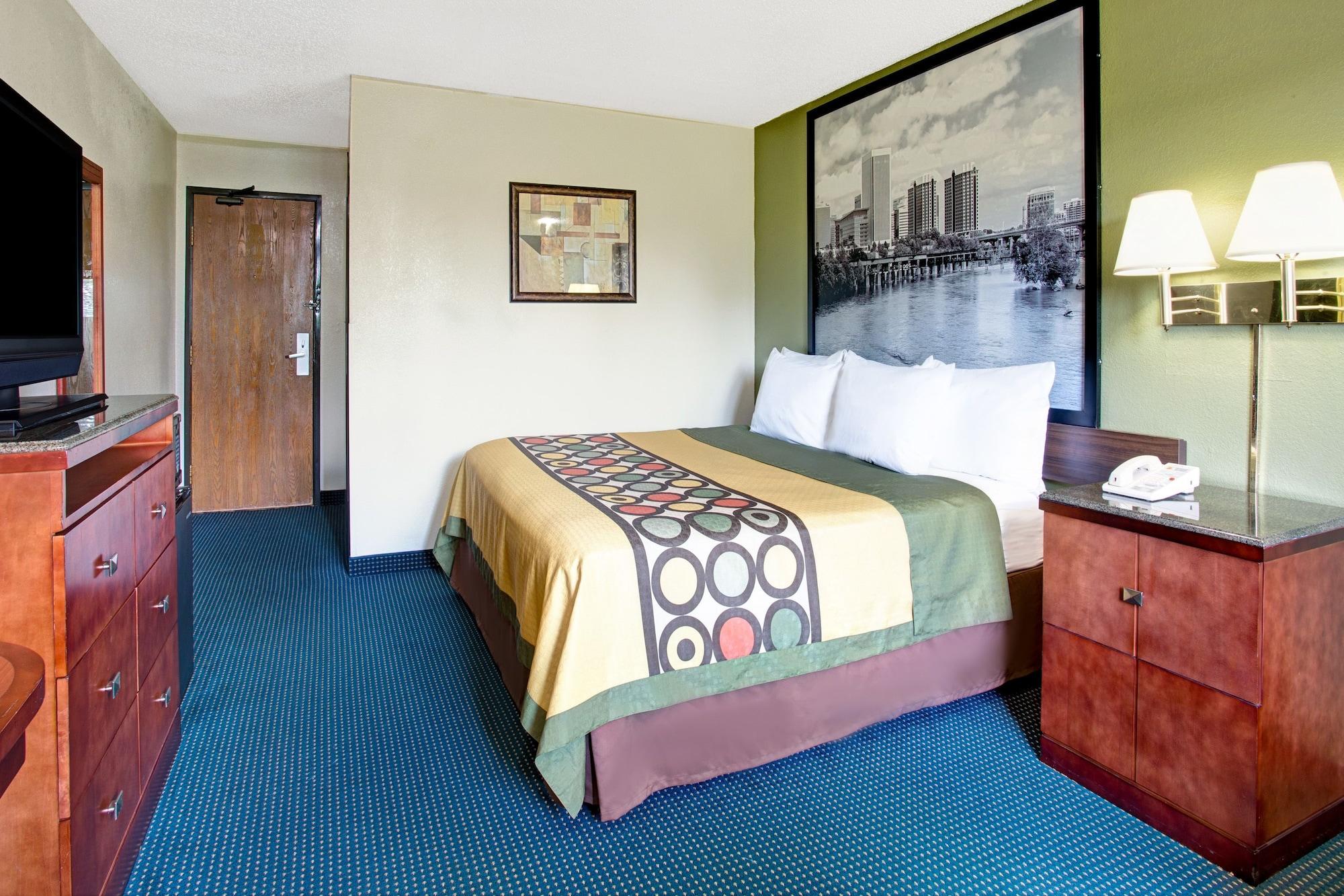 Super 8 By Wyndham Newport News/Jefferson Ave. Hotel Екстериор снимка
