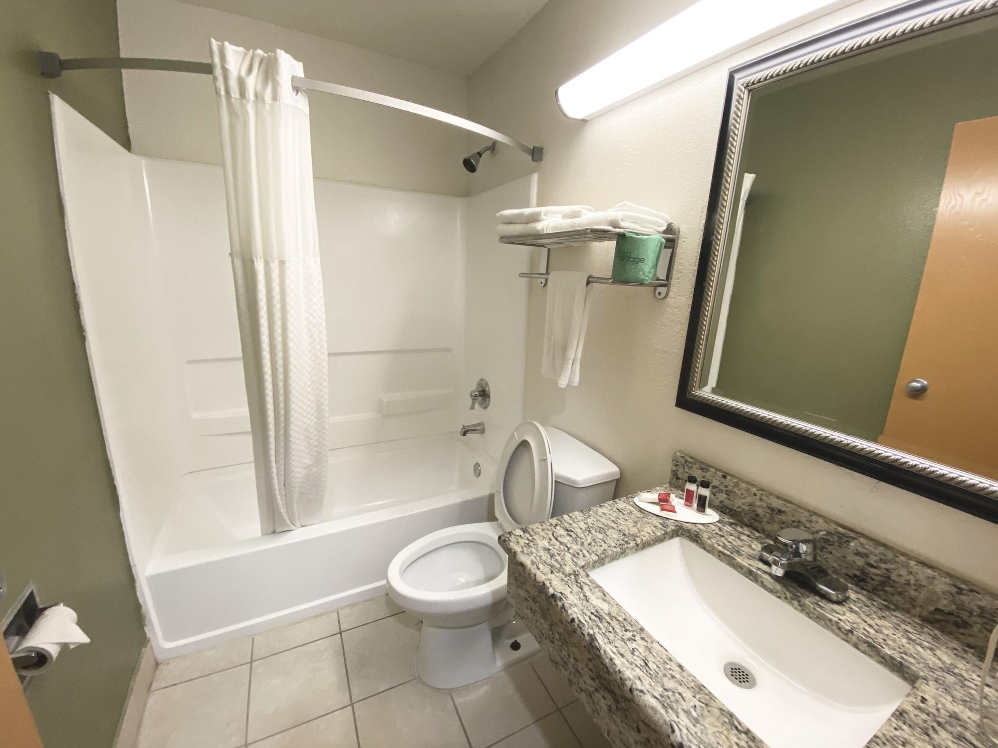Super 8 By Wyndham Newport News/Jefferson Ave. Hotel Екстериор снимка