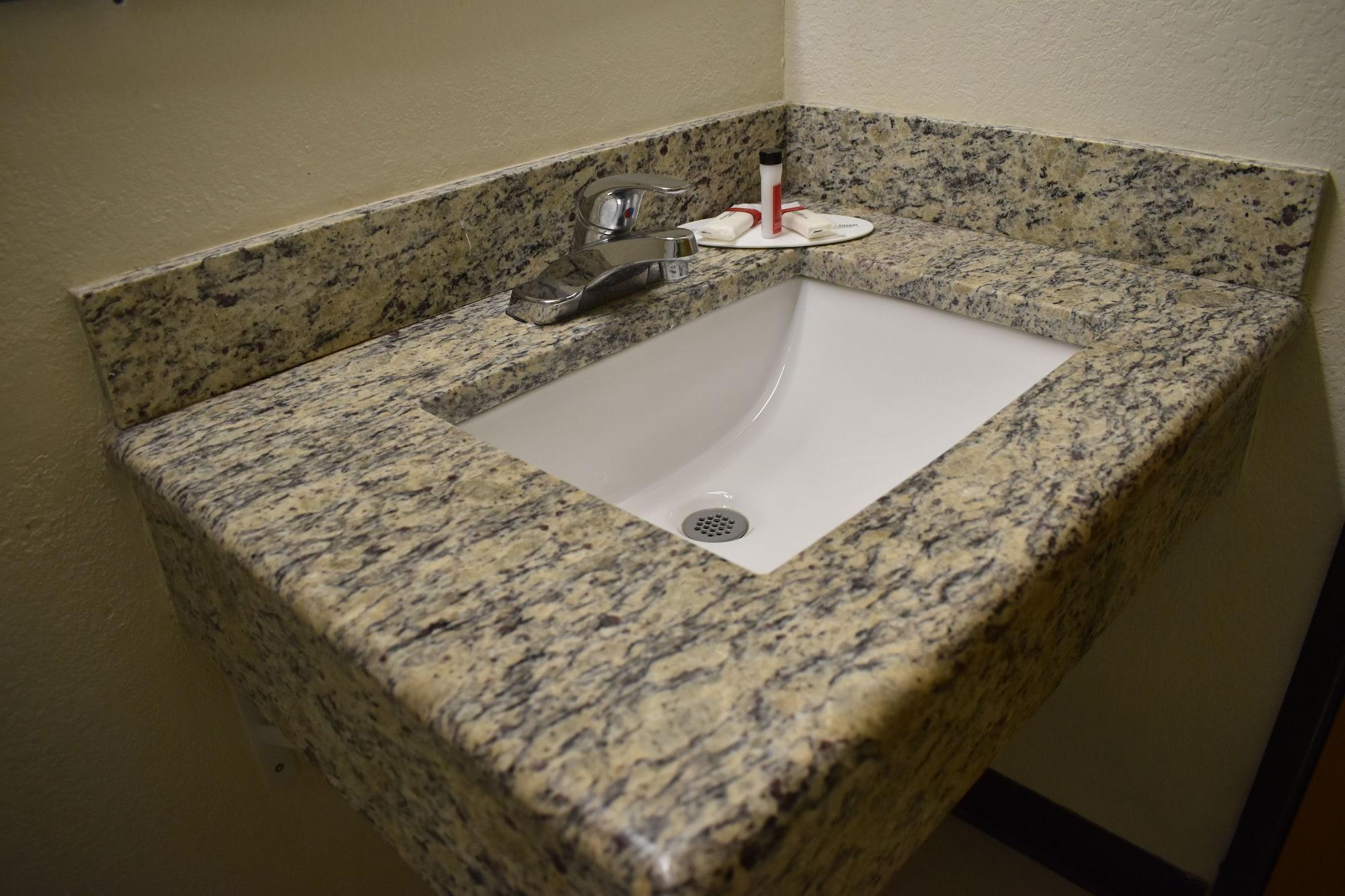 Super 8 By Wyndham Newport News/Jefferson Ave. Hotel Екстериор снимка