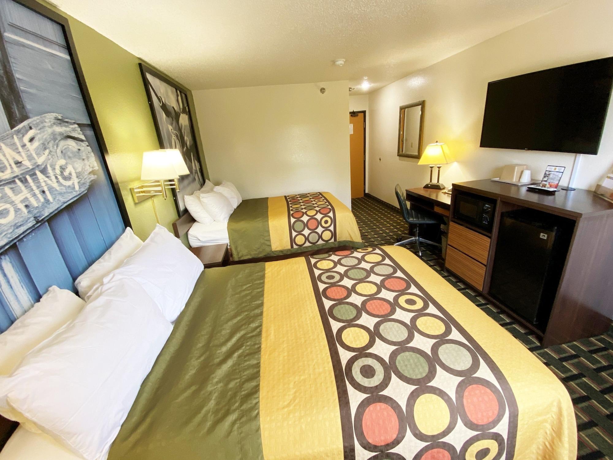 Super 8 By Wyndham Newport News/Jefferson Ave. Hotel Екстериор снимка