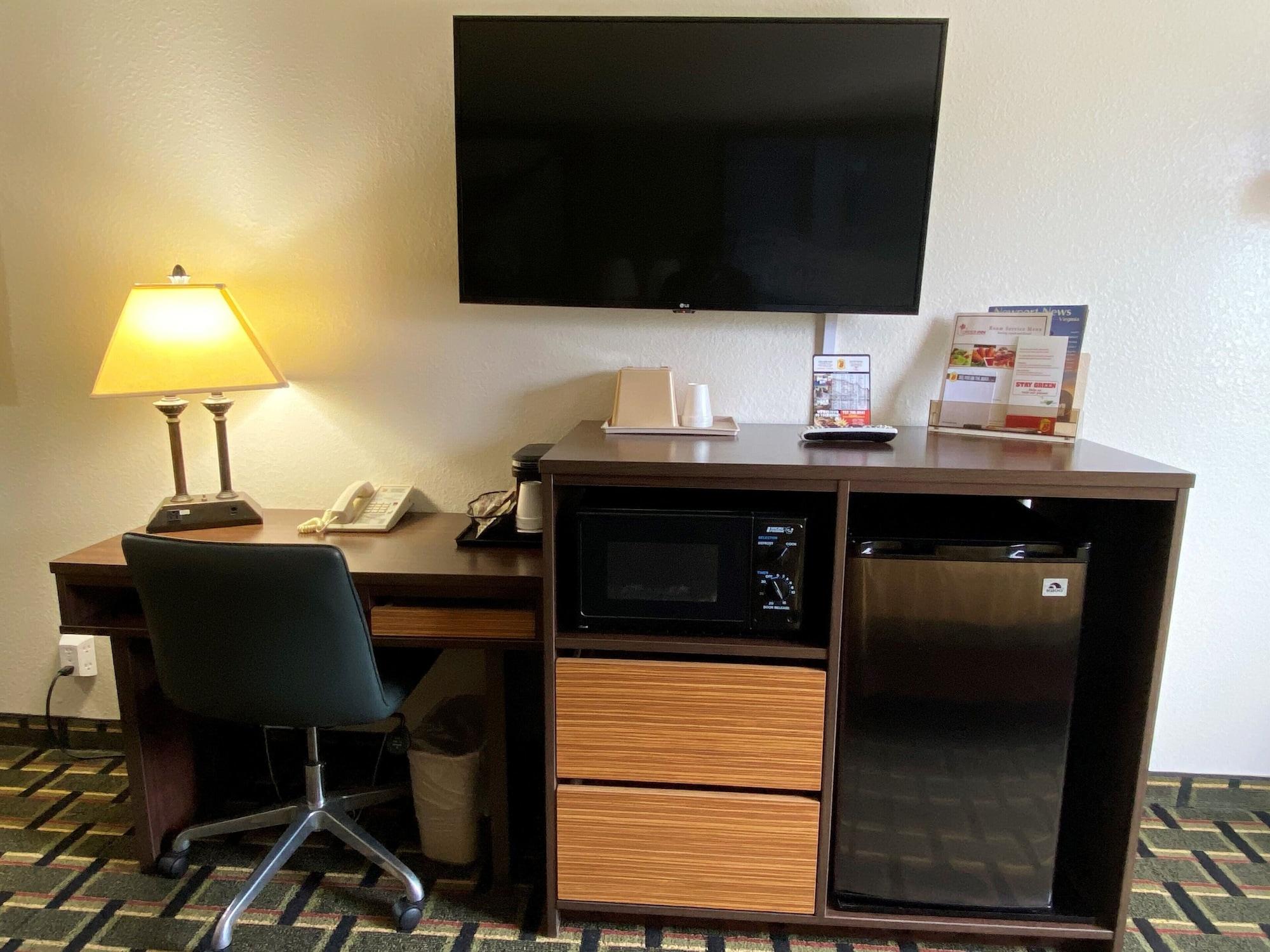 Super 8 By Wyndham Newport News/Jefferson Ave. Hotel Екстериор снимка