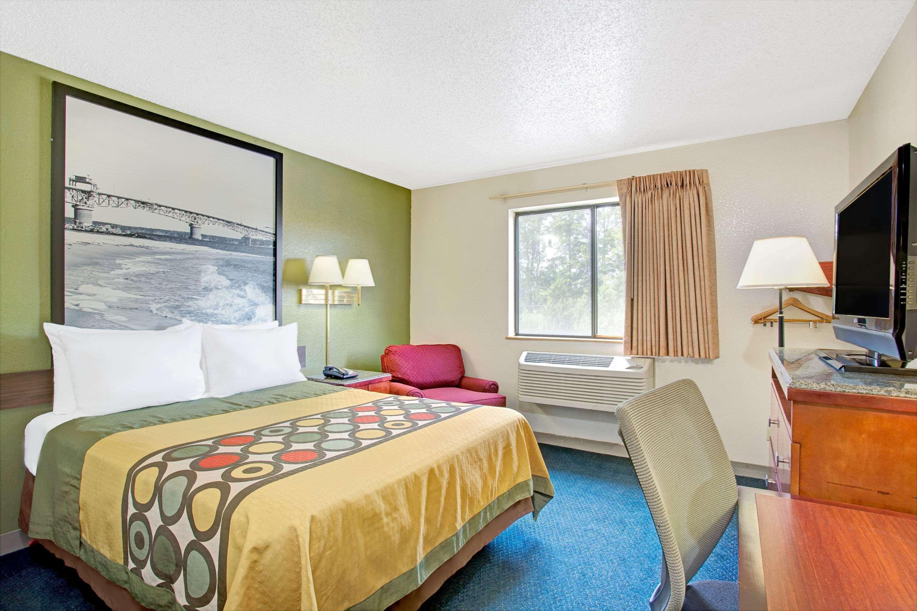 Super 8 By Wyndham Newport News/Jefferson Ave. Hotel Екстериор снимка