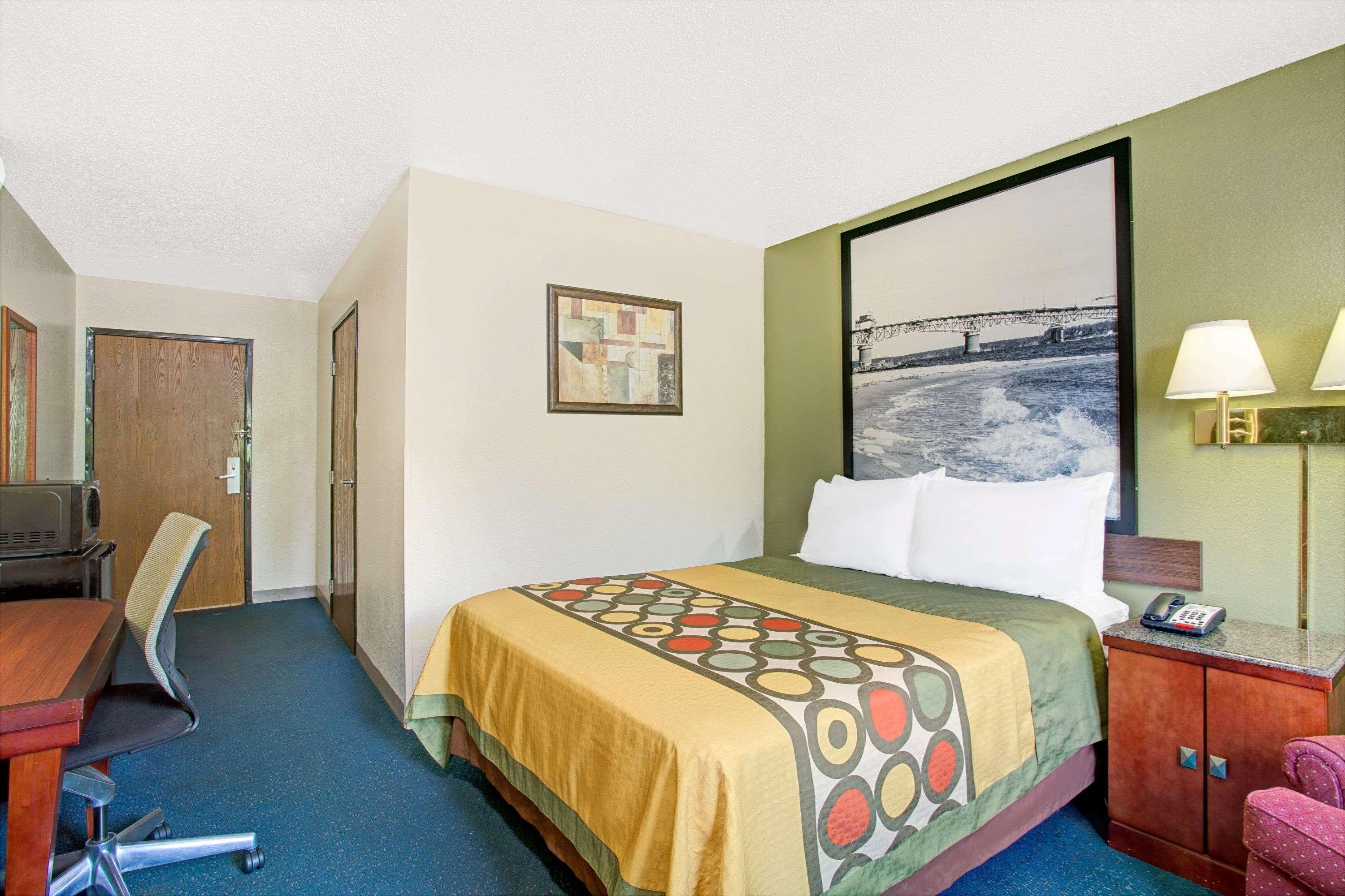 Super 8 By Wyndham Newport News/Jefferson Ave. Hotel Екстериор снимка