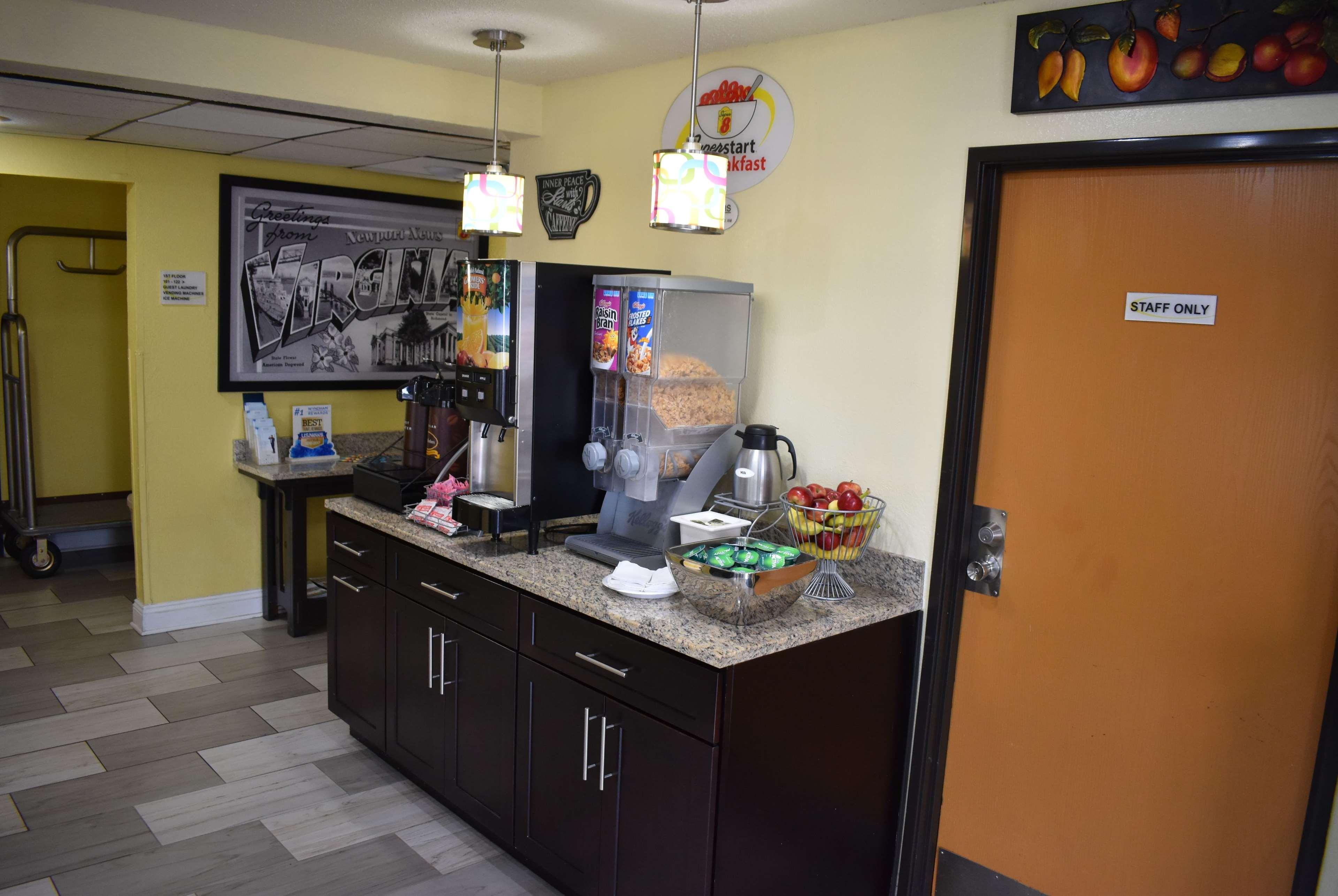 Super 8 By Wyndham Newport News/Jefferson Ave. Hotel Екстериор снимка
