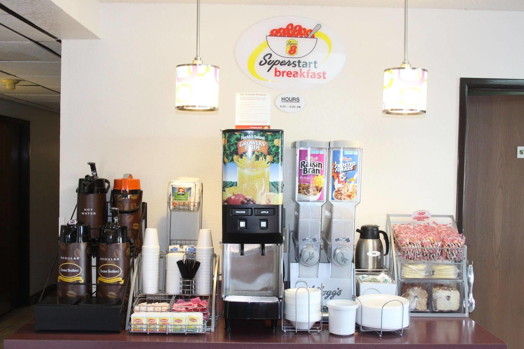 Super 8 By Wyndham Newport News/Jefferson Ave. Hotel Екстериор снимка