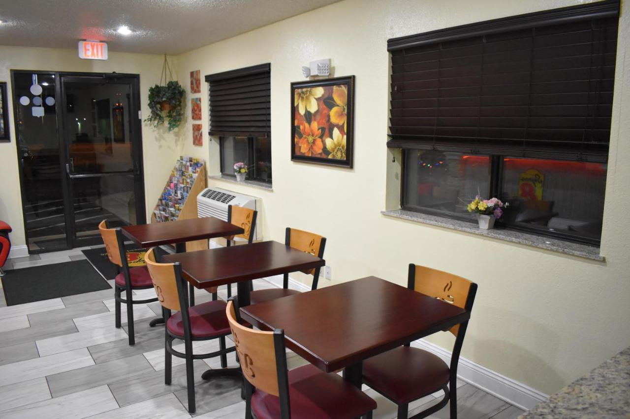 Super 8 By Wyndham Newport News/Jefferson Ave. Hotel Екстериор снимка