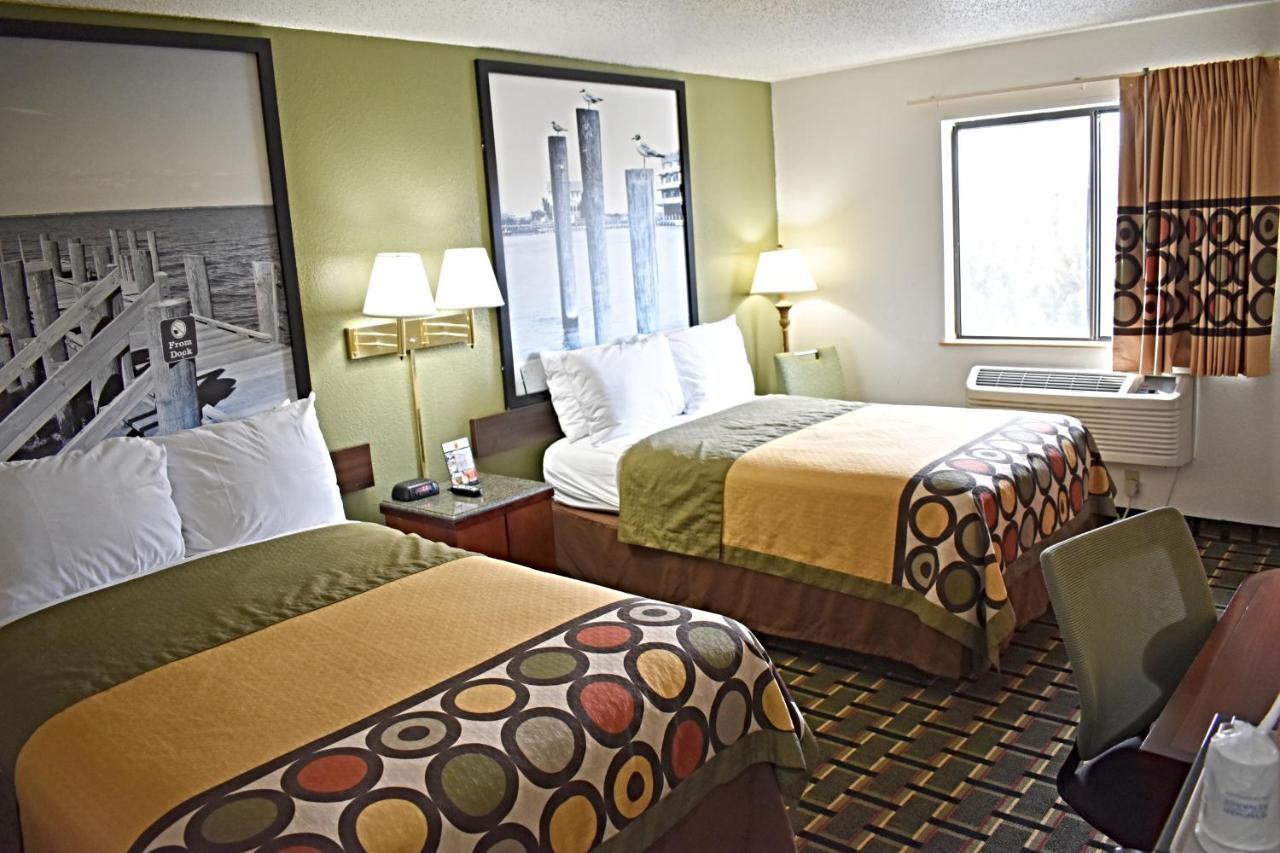Super 8 By Wyndham Newport News/Jefferson Ave. Hotel Екстериор снимка